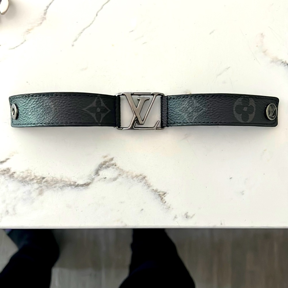 Louis Vuitton Bracelet size 21 only worn few times great conditions!